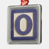 アルファベットのおもちゃのブロックO メタルオーナメント (左)