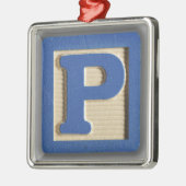 アルファベットのおもちゃのブロックP メタルオーナメント (左)