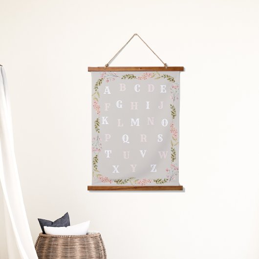 アルファベットガールズライトピンクフローラ 吊り下げ型タペストリー