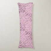 アルファベットパターン01 BW.w LPink BG ボディピロー (正面縦)