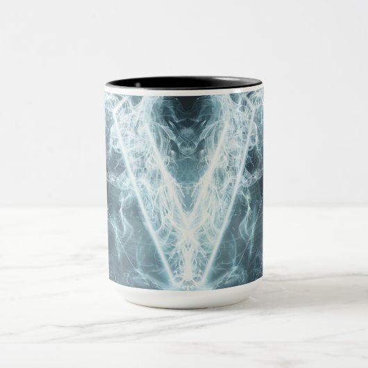 アルファベットマグカップ： 'V' マグカップ (中央)