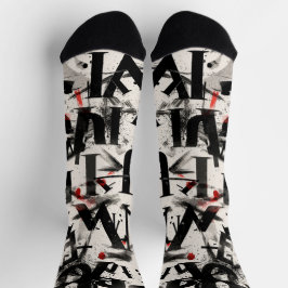 アルファベット文字を黒と赤で混ぜ合わせる ソックス