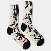 アルファベット文字を黒と赤で混ぜ合わせる ソックス (右)