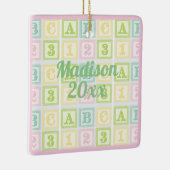 アルファベパーソナライズされたット年名ピンクパステルズガール セラミックオーナメント (右)