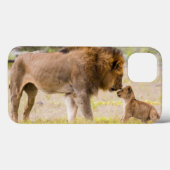 アルファ雄ライオンが子ライオンを検査 Case-Mate iPhoneケース (裏面 (横))