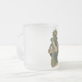 アルフォンス島のミュシャのMedeeの(1898年の)曇らされたガラスのマグ フロストグラスマグカップ (正面左)