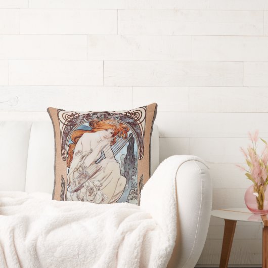 アルフォンス・ド・ラ・ミュジケ・バイ・アルフォンスミュシャ クッション (ソファ)