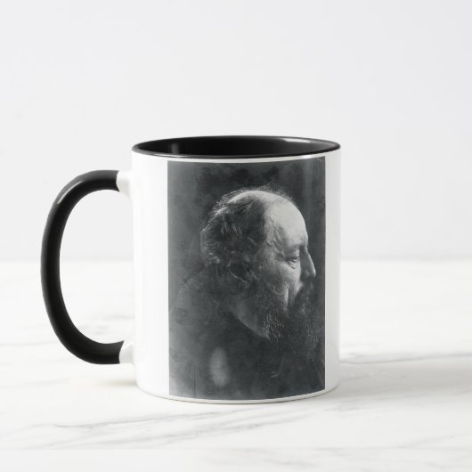 アルフレッドのTennyson (1809-92年の) c.1868 (卵白pr主 マグカップ (左)