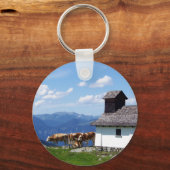 アルプスの山の景色とアルプスの牛 キーホルダー (正面)