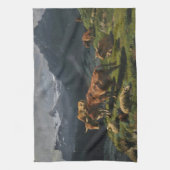 アルプスの風景の中の牛と羊 キッチンタオル (縦)