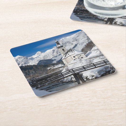 アルプス山脈と雪の中の教会 スクエアペーパーコースター (アングル)