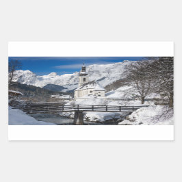 アルプス山脈を持つ雪の中の教会 長方形シール