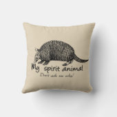 アルマジロは私の精神動物です クッション (裏面)