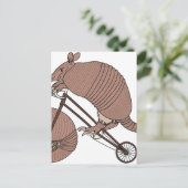 アルマジロ・ホイール付きアルマジロ・ライディング・バイク ポストカード (スタンド正面)