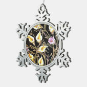 アルムリリー芸術的フローラデザインオンブラック スノーフレークピューターオーナメント (右)