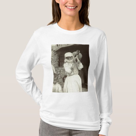 アルメニアの国の女の子、エレバン Tシャツ (正面)