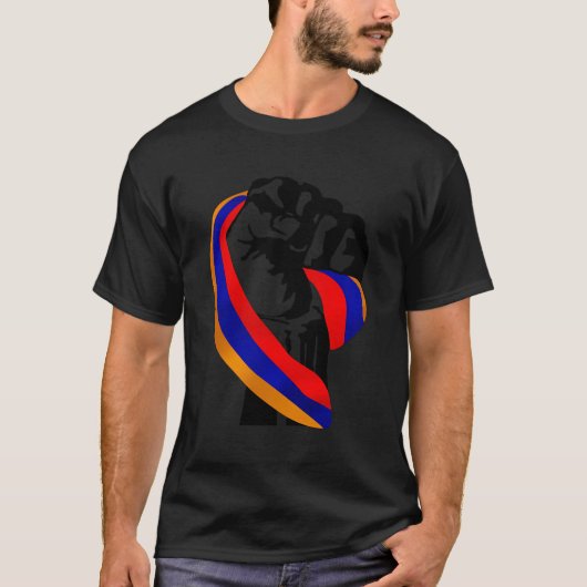 アルメニアプライド旗拳レジスト Tシャツ (正面)