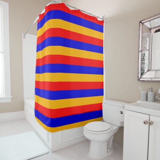 アルメニア国旗を掲げたシャワーカーテン シャワーカーテン (インサイチュ)