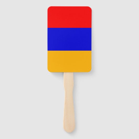 アルメニア国旗を掲げたハンドファン ハンドファン (裏面)