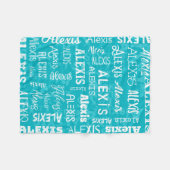 アレキシスのティール(緑がかった色)のパーソナライズな名前 フリースブランケット (正面(横))