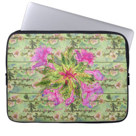 アレクサンドラ・クックによるマロウとバルサムの花の図 ラップトップスリーブ