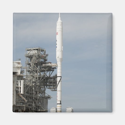 アレスI-Xロケットは発射台に見られる マグネット (正面)