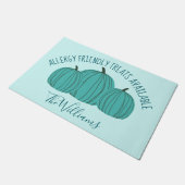 アレルギフレンドリーーのトリックまたは治療ティール(緑がかった色)かぼちゃ ドアマット (アングル)