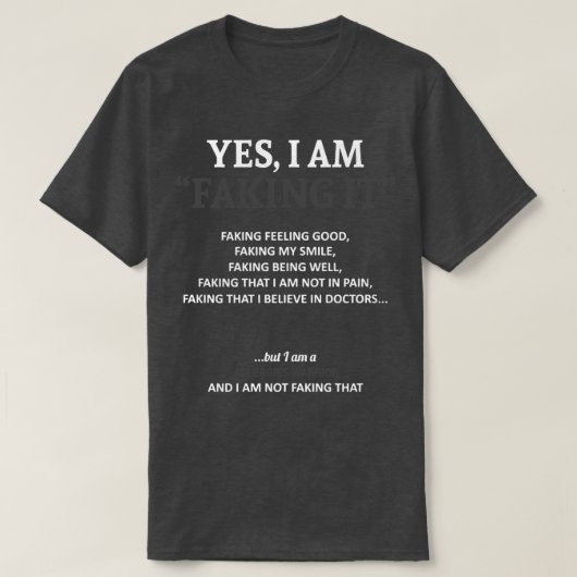 アレルギー認識度私はこの家族でそれを偽っている Tシャツ (デザイン正面)