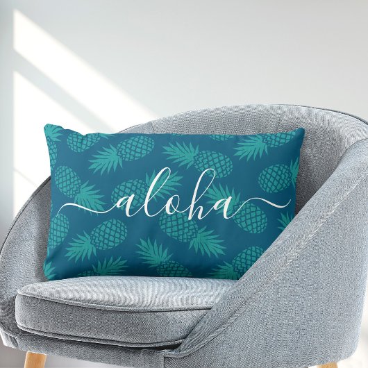 アロハスクリプトタイポグラフィティール(緑がかった色)パイナップルパターン ランバークッション