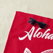 アロハトラウト – ブルーハワイアンさくらんぼレッド ビーチタオル (インサイチュ)