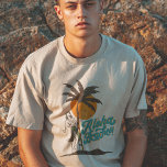 アロハビーチフラガールハワイハワイアンレトロ Tシャツ<br><div class="desc">このレトロアロハビーチデザインでハワイの日当たりの良い海岸へ旅行!このTシャツデザインは、夏のワードローブにおもしろいのtouchを追加するのに最適である。このハワイアンインスパイアTシャツのデザインは、あなたはビーチに当たるか、単に熱帯の遊歩道の夢を見るかに関係なく、あなたの一日を明るくする。</div>