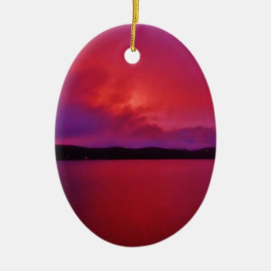 アローヘッド湖に沈むコチピンクとパープルの夕焼け セラミックオーナメント (正面)