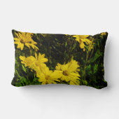 アローリーフバルサムルートイエローワイルドフラワー抽象芸術 ランバークッション (裏面)