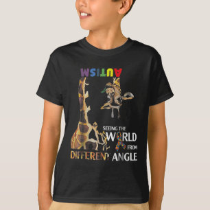 アンから世界を見るキリン違う自閉症 Tシャツ