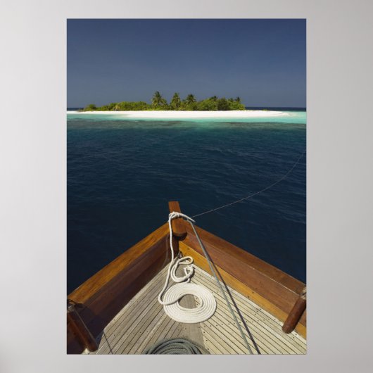 アンカー付きボートが島に接近 ポスター (正面)