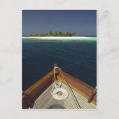 アンカー付きボートが島に接近 ポストカード (正面)