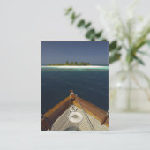 アンカー付きボートが島に接近 ポストカード (スタンド正面)