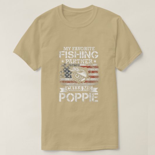 アングラー私の魚釣りお気に入りのパートナーは私をポップと呼ぶ Tシャツ (デザイン正面)