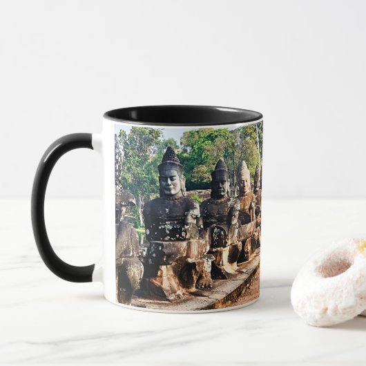 アンコール・トムの神の彫像 マグカップ (ドーナツ)