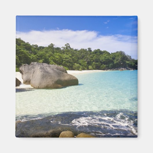 アンダム海のシミル諸島、コミアン島。 マグネット (正面)