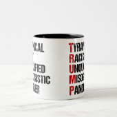 アンチおもしろいトランプのアクロスティック政治 ツートーンマグカップ (中央)