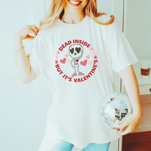 アンチおもしろいバレンタインデーかわいい独身のスカル Tシャツ