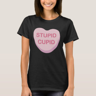 アンチおもしろいバレンタインデー愚かなキューピッドハートキャンディ Tシャツ