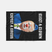 アンチを選ピエロに押し付ける フリースブランケット (正面(横))