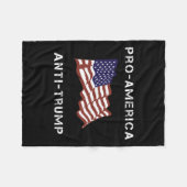 アンチトランプ米国国旗 フリースブランケット (正面(横))