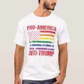 アンチトランプLGBTプライドUSフラグプロアメリカ自由主義の Tシャツ (正面)
