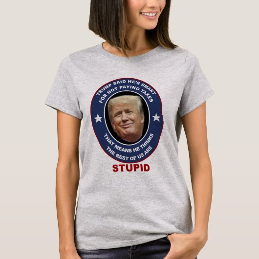 アンチトランプTシャツトランプ脱税者愚かなトランプ Tシャツ (正面)