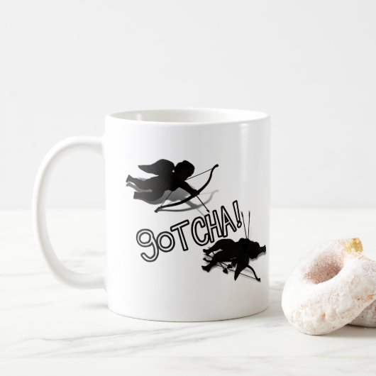 アンチバレンタイン - 'GOTCHA' クピドの決闘 コーヒーマグカップ (ドーナツ)