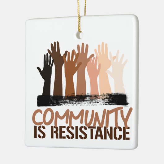 アンチ人種主義の共同体は抵抗である セラミックオーナメント (左)
