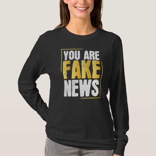 アンチ偽の政治ユーモア偽の引用文ことわざ Tシャツ (正面)